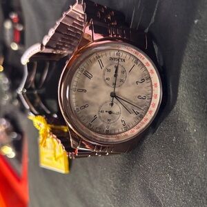 Invicta 40852 Vintage – 44mm Quartz Chronograph, Beige Dial, Stainless Steel